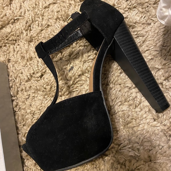 Breckelles Peep Toe T-Strap Platform Sandals Black - Picture 5 of 5
